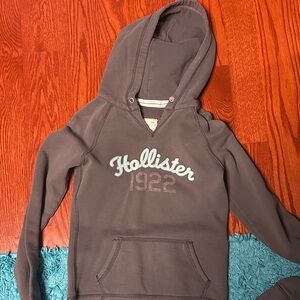 Hollister Grey Pullover with cut neck